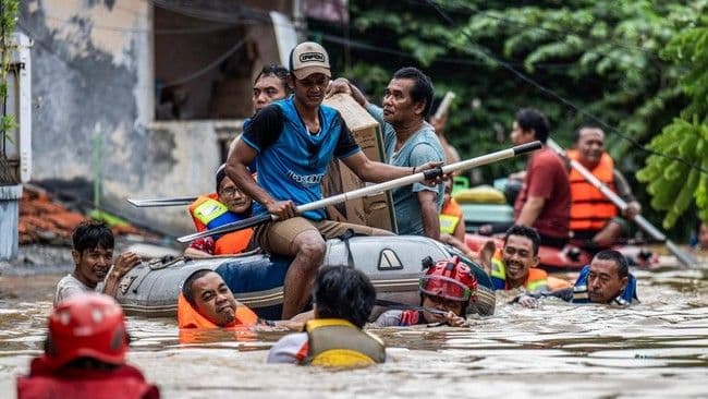 update_banjir_jakarta_1251_warga_mengungsi_di_jaksel_hingga_jaktim