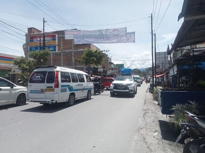 arus_balik_lebaran_2025_ramai_warung_dan_wisata_di_toba_sepi