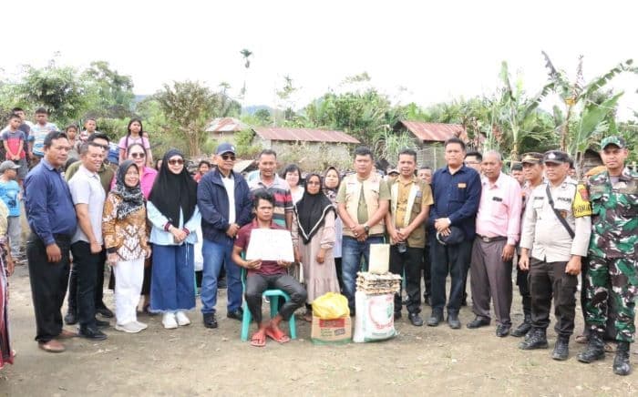 bupati_simalungun_fasilitasi_dokumen_korban_kebakaran_di_bahapal_raya
