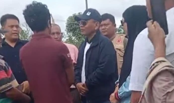 bupati_simalungun_datangi_lokasi_kebakaran_di_nagori_bahapal_raya