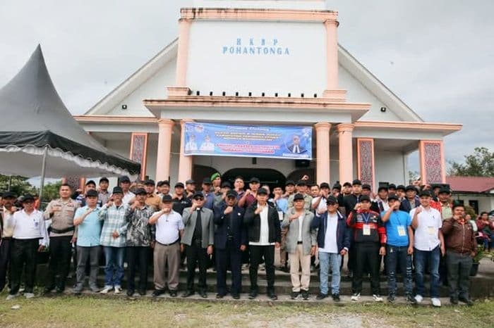 bupati_taput_dukung_parheheon_ama_hkbp_perkuat_peran_kaum_bapak_di_gereja