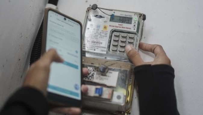 cek_tagihan_listrik_lebih_awal_syahrir_gunakan_swacam_pln_mobile