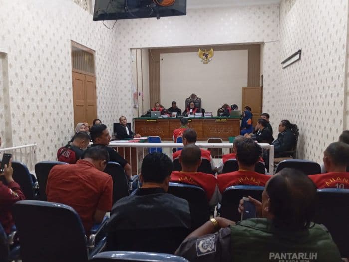 jaksa_hadirkan_saksi_yang_bersihkan_kamar_terdakwa_di_pn_siantar_usai_dibunuhnya_shela
