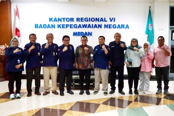 kunker_ke_bkn_medan_bupati_tapteng_bahas_ini_