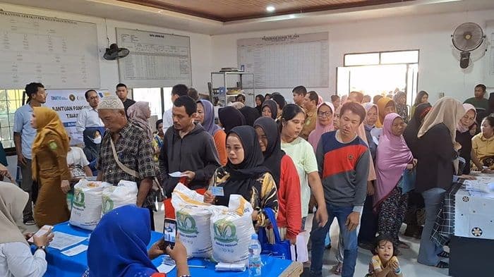 bantuan_pangan_disalurkan_di_medan_sudah_tepat_sasaran_ini_kata_warga