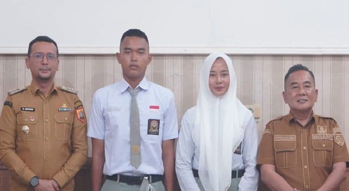 bupati_labusel_lepas_dua_calon_paskibraka_wakili_daerah_ke_tingkat_provinsi_sumut
