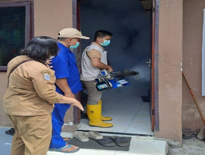 cegah_dbd_puskesmas_binjai_kota_lakukan_fogging_di_titik_rawan_banjir
