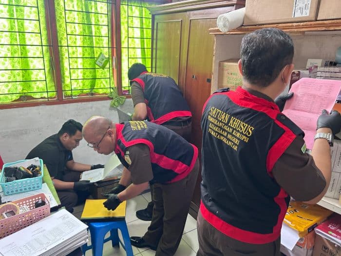 kejari_pematangsiantar_geledah_kantor_puskesmas_kahean_diduga_terkait_penyelewengan_dana_bok_dan_jkn