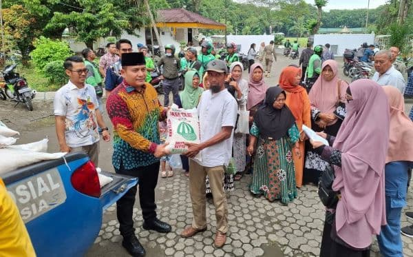 7716_warga_terima_bantuan_senilai_rp5_miliar_dari_pemkab_langkat