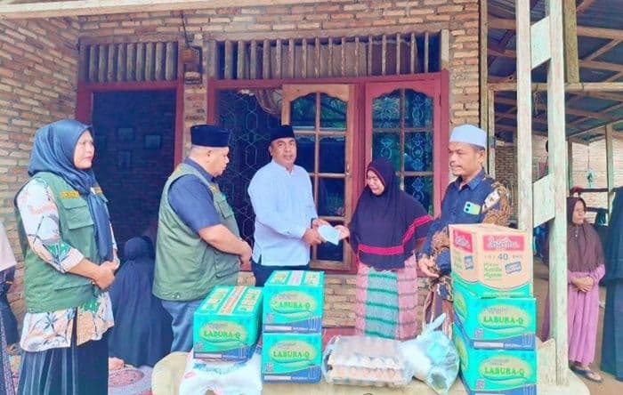 anggota_dpr_ri_serahkan_santunan_kepada_korban_kebakaran_di_labura