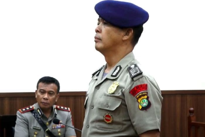 bripka_rohmat_menangis_di_sidang_etik_mohon_maaf_atas_tewasnya_driver_ojol_dilindas_rantis_brimob