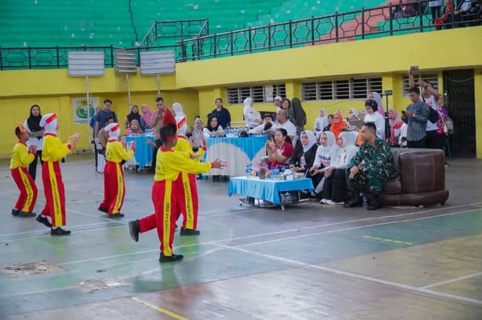 bupati_maya_tanamkan_budaya_olahraga_kepada_anakanak_di_labuhanbatu