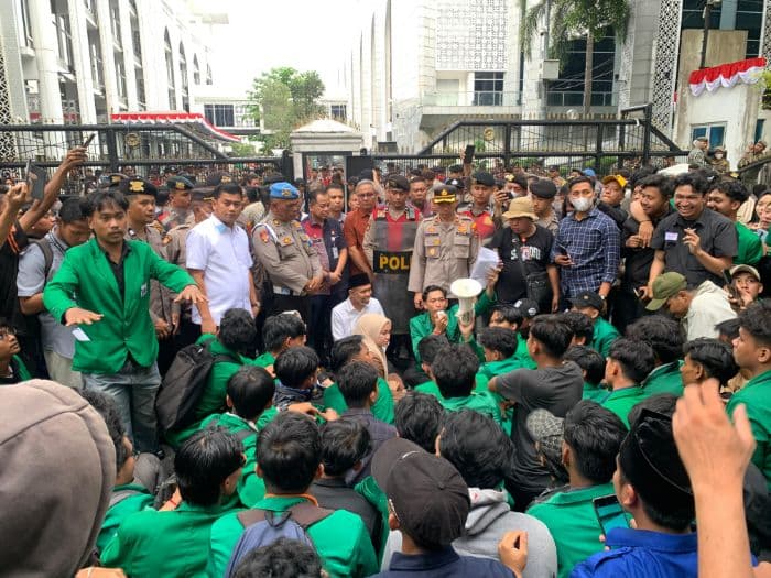 dprd_sumut_siap_tabulasi_dan_sampaikan_tuntutan_mahasiswa_uinsu_ke_dpr