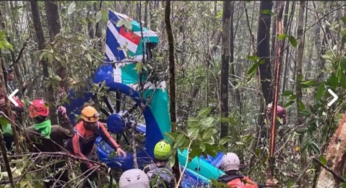 enam_jasad_ditemukan_dekat_helikopter_hangus_di_hutan_gunung_belumutan_kalsel