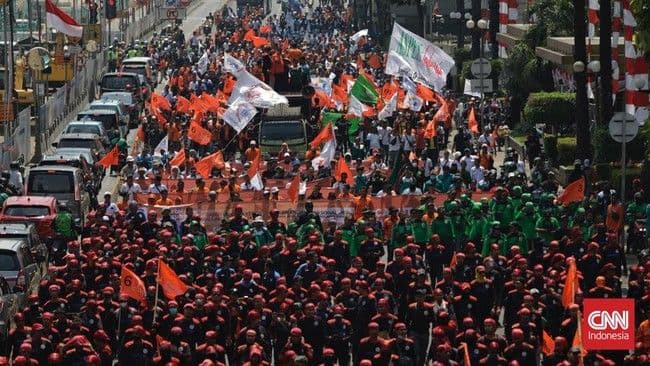 hari_ini_aliansi_buruh_gelar_aksi_demo_di_patung_kuda_jakarta