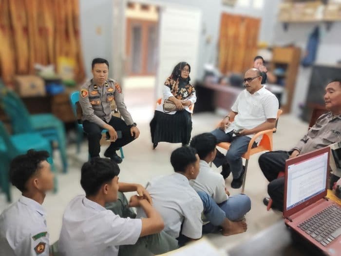 polisi_amankan_pelajar_yang_mau_ikut_demo_di_kisaran