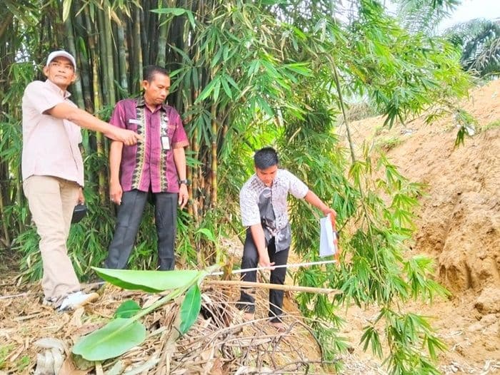 warga_batu_bara_protes_penggalian_parit_ptpn_iv_yang_diduga_caplok_lahan