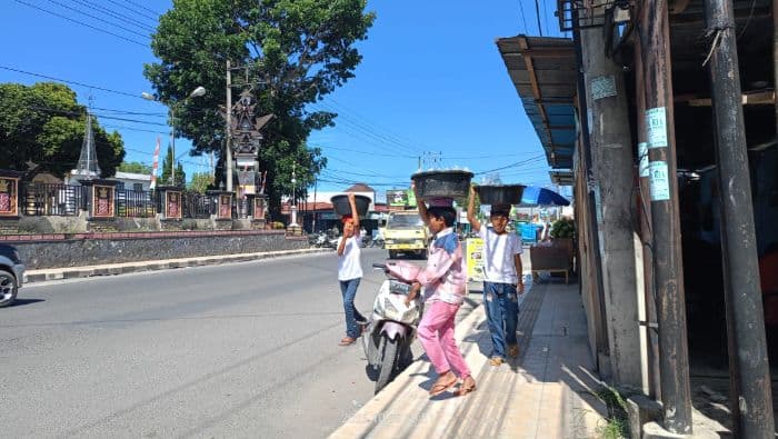 anak_putus_sekolah_jadi_pedagang_tape_keliling_di_sidikalang_dairi_pegiat_sosial_pemerintah_gagal_mengedukasi