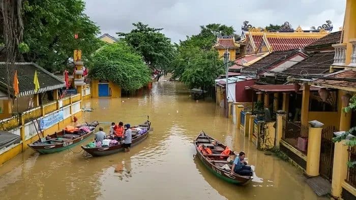 banjir_besar_di_vietnam_tewaskan_40_orang_topan_kalmaegi_siap_terjang_wilayah_terdampak