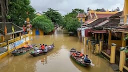 banjir_besar_di_vietnam_tewaskan_40_orang_topan_kalmaegi_siap_terjang_wilayah_terdampak