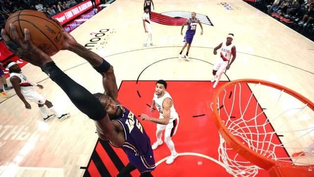 lakers_kalahkan_trail_blazers_123115_meski_tanpa_lebron_dan_doncic