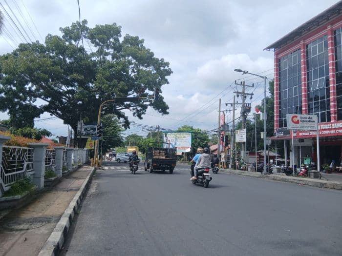 lampu_lalu_lintas_di_pematangsiantar_padam_keselamatan_pengendara_terabaikan