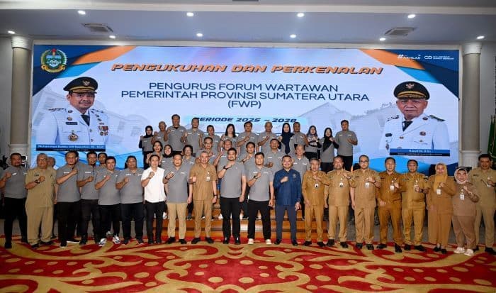 resmi_dikukuhkan_bobby_nasution_harap_fwp_mampu_jembatani_informasi_ke_masyarakat_