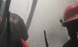 rumah_hakim_pemimpin_sidang_kasus_korupsi_topan_ginting_di_medan_selayang_terbakar