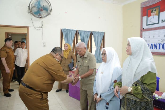 temu_pamit_dengan_aparatur_kecamatan_bupati_asahan_surya_sampaikan_pesan_dukungan