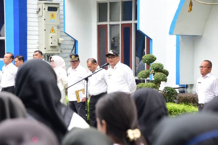 bupati_deli_serdang_tegaskan_dinas_pendidikan_bukan_tempat_mencari_duit