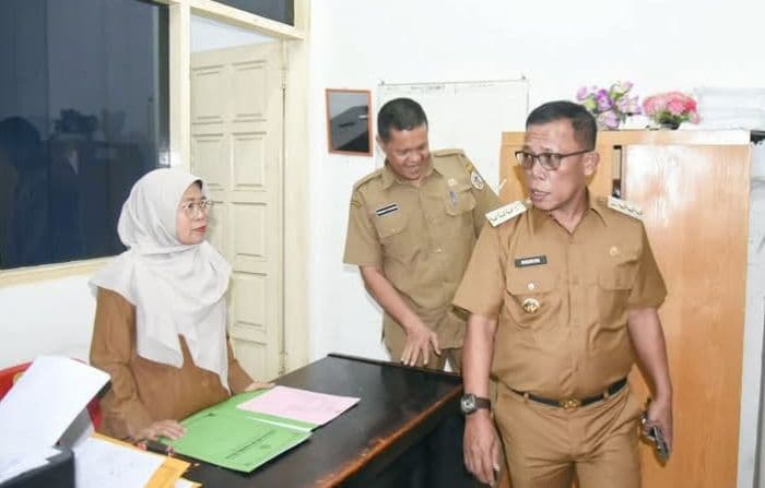 sidak_ke_perkantoran_bupati_tapteng_masinton_pastikan_asn_bekerja