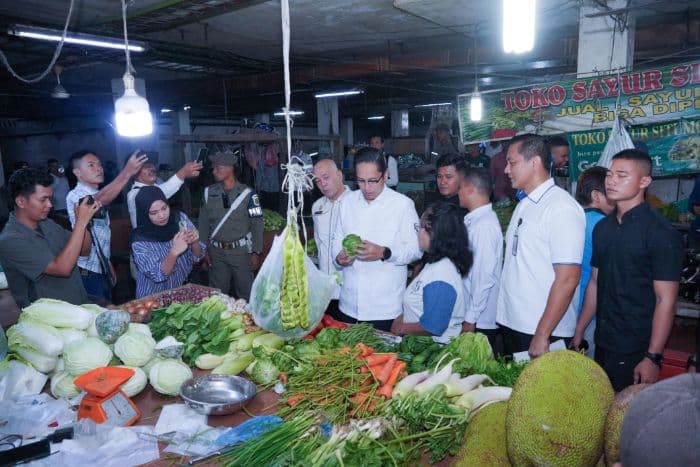 wali_kota_medan_pantau_harga_dan_stok_bahan_pangan_di_pasar_petisah