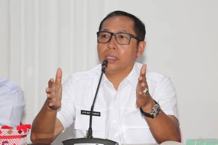 bupati_taput_diminta_bayarkan_gaji_ribuan_honorer_yang_diberhentikan