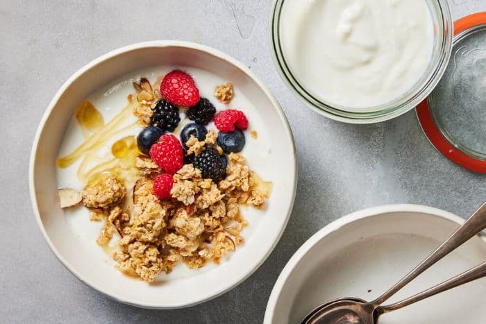 konsumsi_yogurt_rutin_bisa_turunkan_risiko_kanker_usus_besar