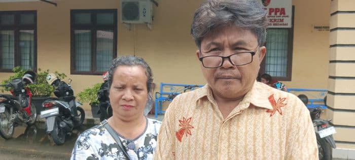 empat_bulan_berlalu_orang_tua_korban_pengeroyokan_desak_polres_sergai_tangkap_pelaku