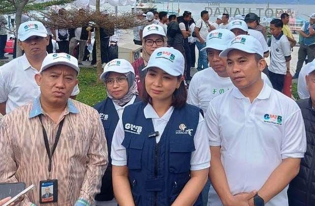 resmikan_gerakan_wisata_bersih_wamenparekraf_turun_langsung_ke_parapat