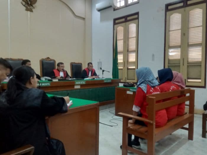tiga_wanita_asal_medan_didakwa_kasus_perjudian