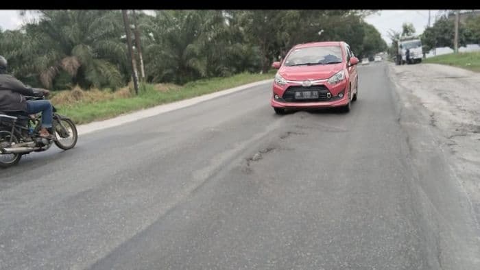 hatihati_jalan_bergelombang_di_sergai_bahayakan_pengendara