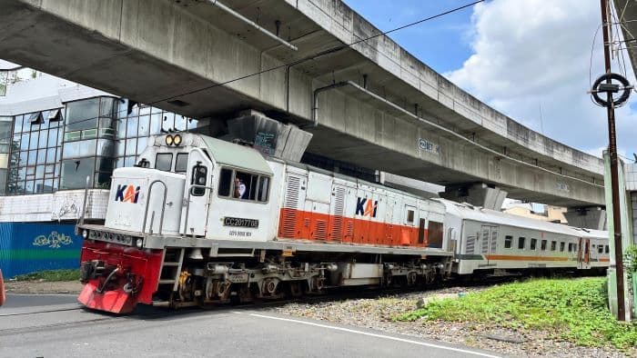 kai_sumut_pastikan_kesiapan_lokomotif_dan_kereta_untuk_libur_iduladha_2025
