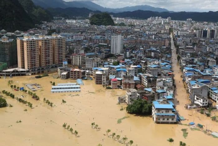 beijing_dan_hong_kong_dilanda_banjir_parah_puluhan_tewas_dan_ribuan_dievakuasi