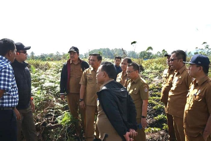 bupati_taput_tinjau_lokasi_rencana_pembangunan_rs_dan_pangkalan_tni_au_di_silangit
