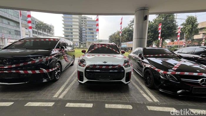 kasus_korupsi_minyak_mentah_kejagung_sita_5_mobil_mewah_milik_riza_chalid