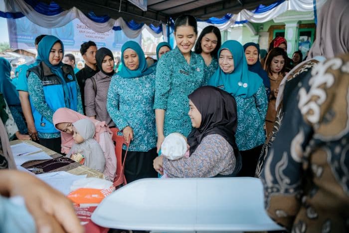 kejar_ketercapaian_zerodose_di_sumut_ketua_pkk_kahiyang_ayu_kunjungi_dua_posyandu_di_langkat