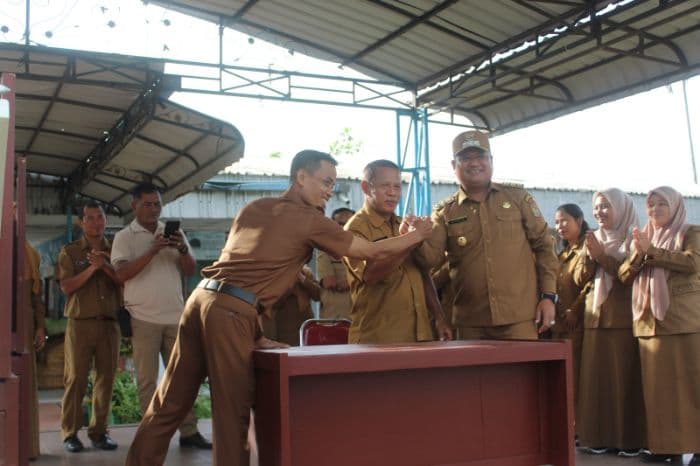 kunjungi_sman_1_simpang_empat_wabup_rianto_ajak_siswa_terus_berjuang_raih_citacita