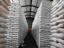 bulog_pematangsiantar_memastikan_stok_beras_aman_hingga_akhir_tahun