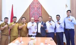 bupati_tapteng_ajak_bank_sumut_dukung_program_3_juta_rumah_untuk_warga