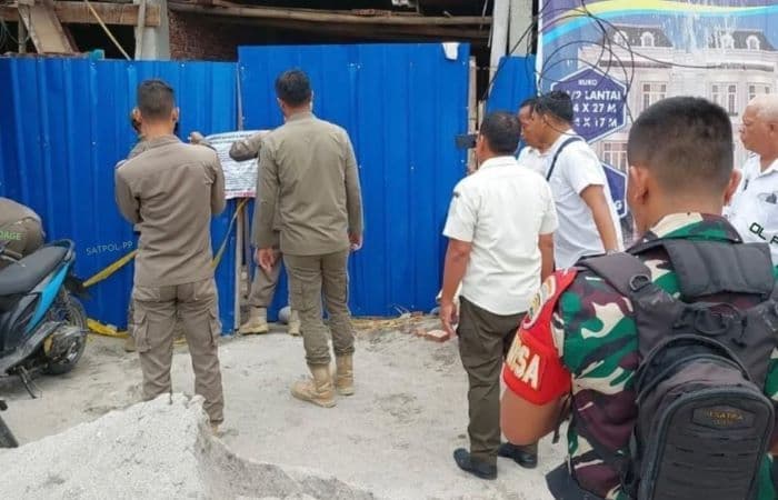 ciptakan_kota_tertib_satpol_pp_medan_serius_tindak_bangunan_tanpa_pbg_