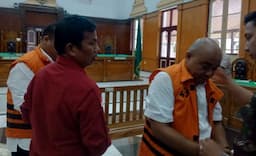 dituntut_tiga_tahun_penjara_dalam_kasus_ott_jalan_di_sumut_akhirun_piliang_berat