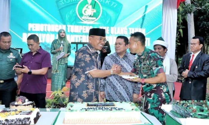 hut_ke61_yonif_122_bupati_anton_saragih_ajak_prajurit_perkuat_sinergi_dan_semangat_kebangsaan
