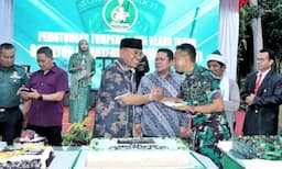 hut_ke61_yonif_122_bupati_anton_saragih_ajak_prajurit_perkuat_sinergi_dan_semangat_kebangsaan